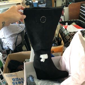 Black wedge boots